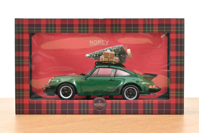 Porsche 911 Turbo 3.3 1980 Green Christmas