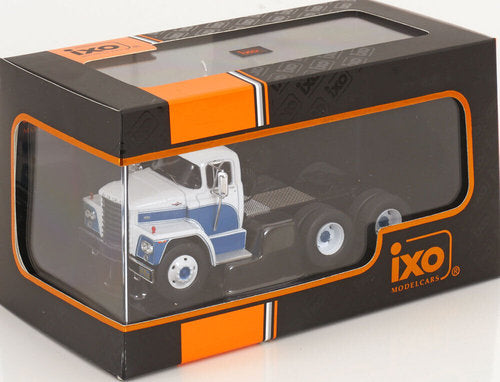 Dodge LCF CT900 towing vehicle 1960 white/blue