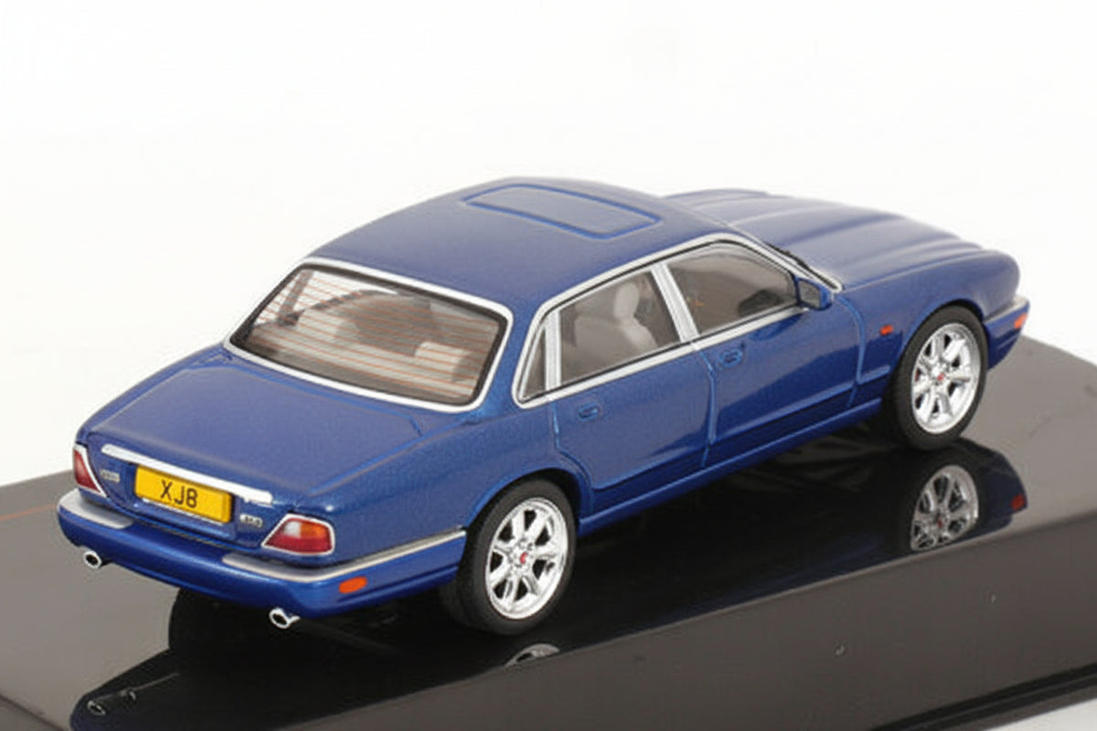 Jaguar XJ8 (X308), blau, 1998