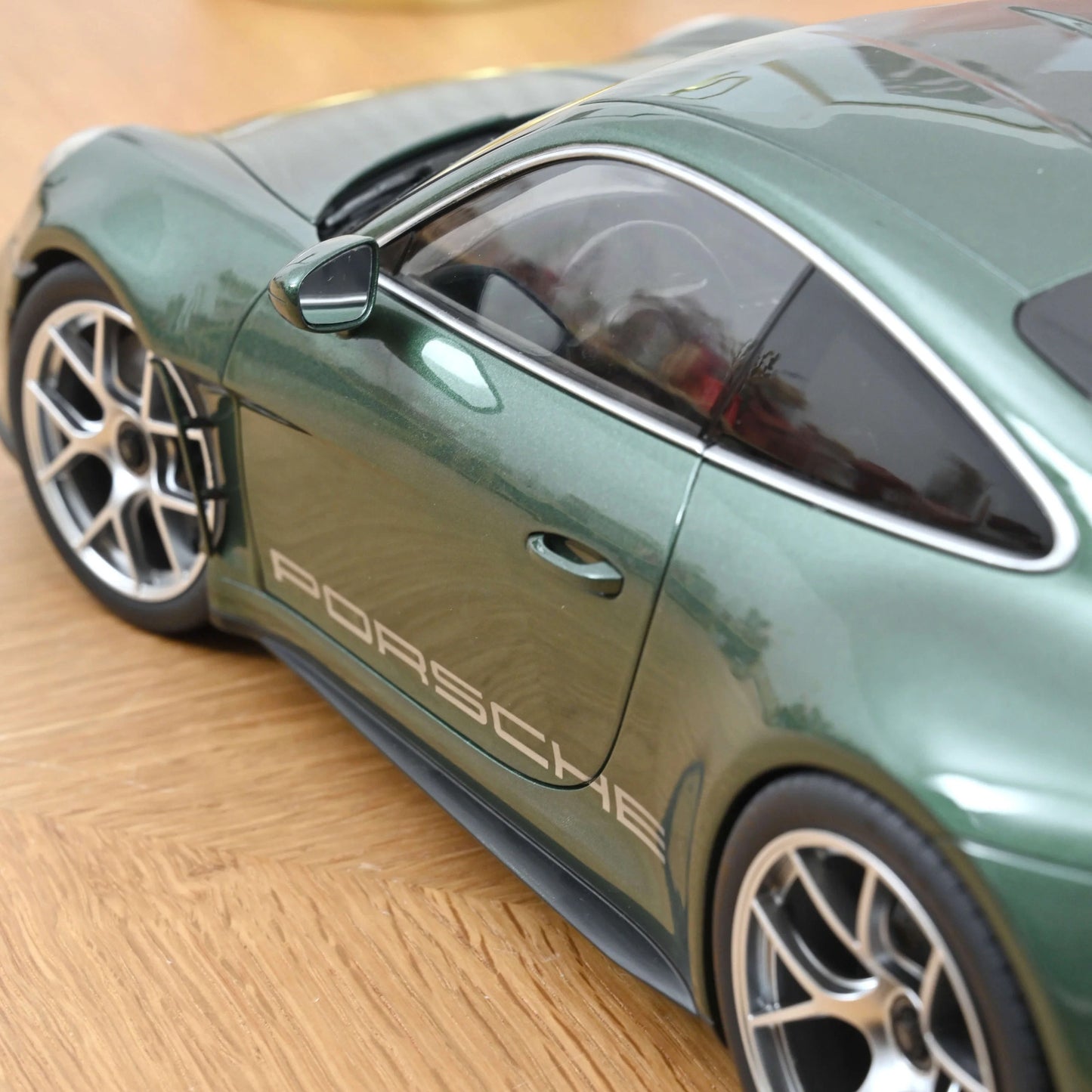 Porsche 911 S/T 2023 Malachite Green Metallic