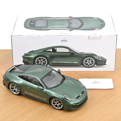Porsche 911 S/T 2023 Malachite Green Metallic