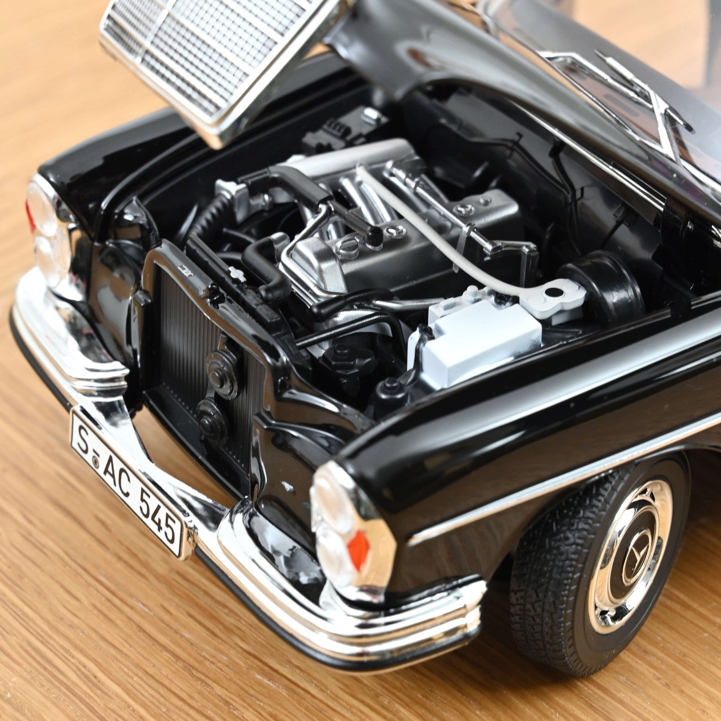 Mercedes-Benz 280 SE 1968 Black (Reprod. 2026)