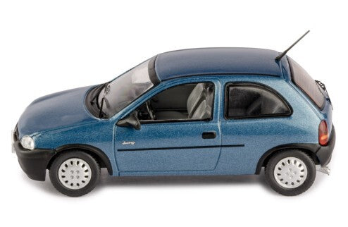 Opel Corsa B Swing grün 1995 mit Vitrine