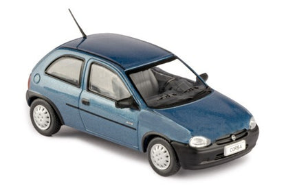 Opel Corsa B Swing grün 1995 mit Vitrine