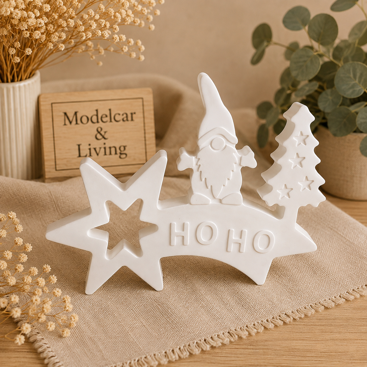 Weihnachtsaufsteller HO HO mit Wichtel, Stern & Tannenbaum – Wunschfarbe