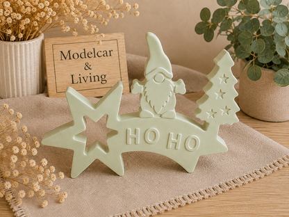 Weihnachtsaufsteller HO HO mit Wichtel, Stern & Tannenbaum – Wunschfarbe