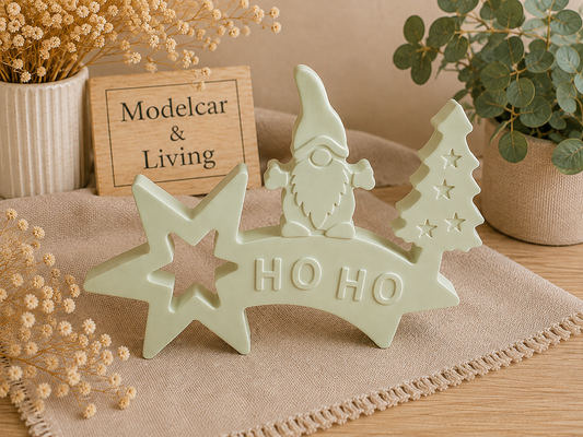 Weihnachtsaufsteller HO HO mit Wichtel, Stern & Tannenbaum – Wunschfarbe