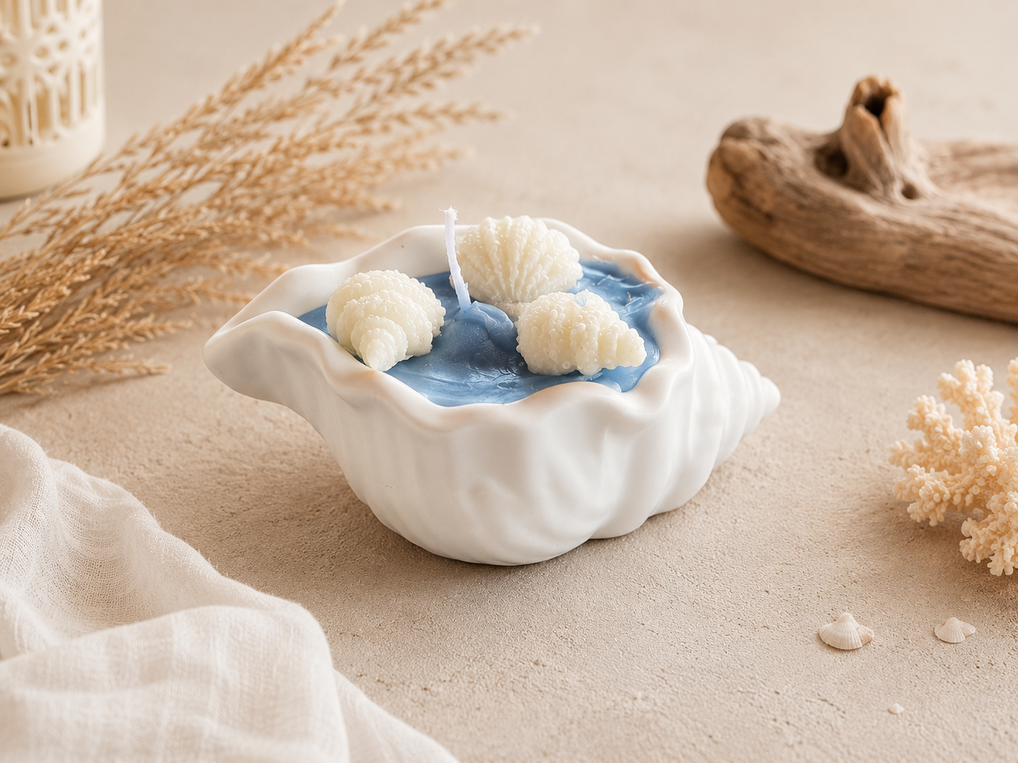 Muschelkerze in Muschelschale mit Muscheln aus Wachs | Maritime Deko & Geschenkidee