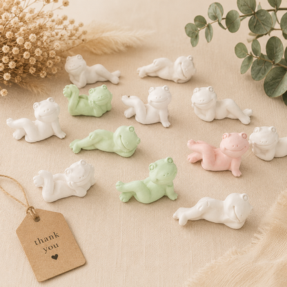 Mini Frösche 4er Set – Handgegossene Dekofiguren in Weiß oder Wunschfarbe