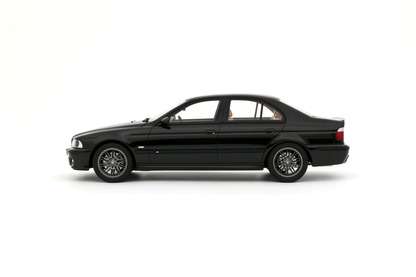 BMW E39 M5 BLACK SAPHIRE METALLIC 475 2000