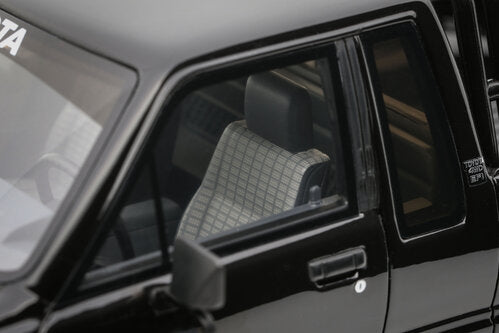 Toyota Hilux SR5 Glossy Black 202 1985