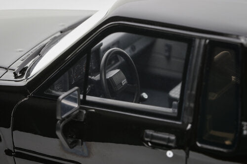 Toyota Hilux SR5 Glossy Black 202 1985