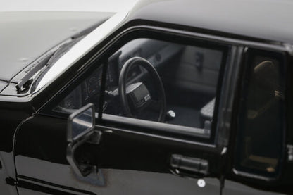 Toyota Hilux SR5 Glossy Black 202 1985