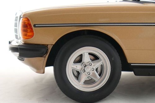 Mercedes S123 T-Modell - champagner-met. with AMG Package
