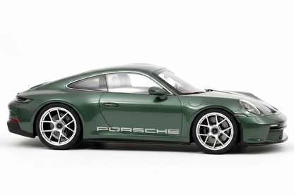 Porsche 911 S/T 2023 Malachite Green Metallic