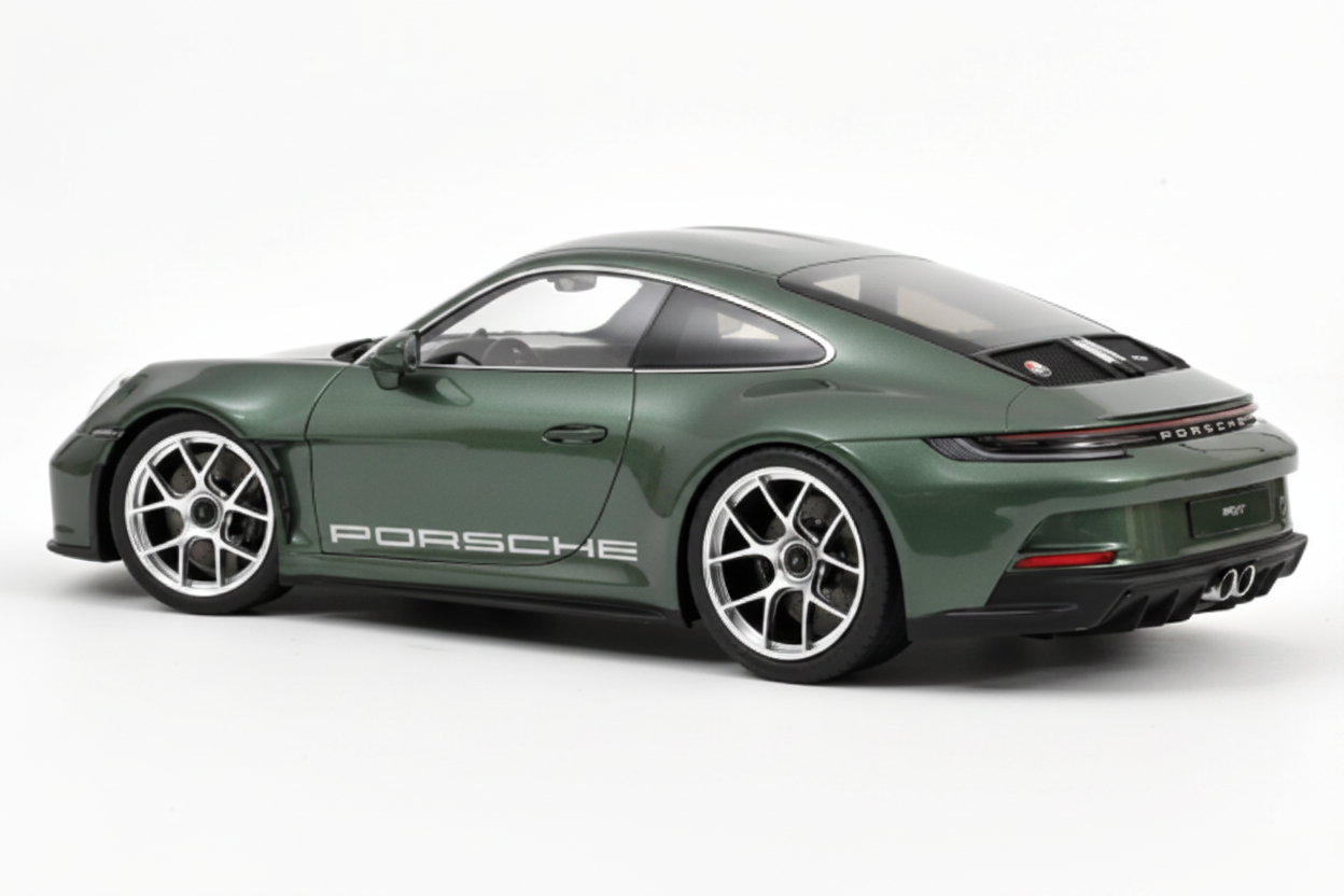 Porsche 911 S/T 2023 Malachite Green Metallic