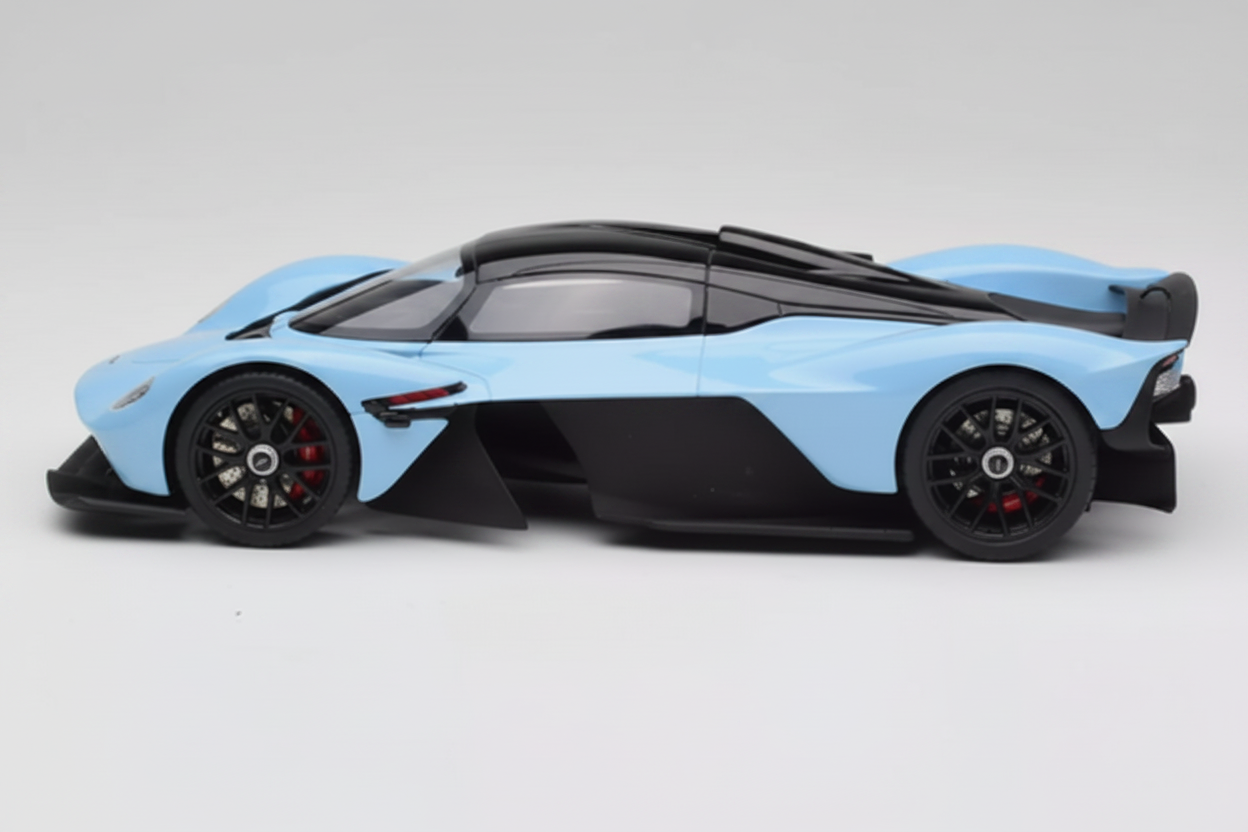 ASTON MARTIN VALKYRIE BLUE 2023