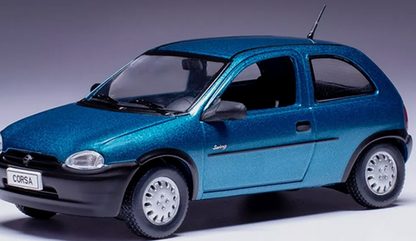 Opel Corsa B Swing grün 1995 mit Vitrine