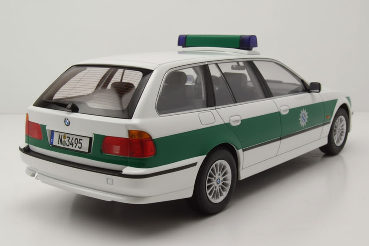 BMW 5-series Touring E39 *Polizei*, alpine white/green 1998