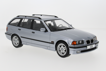 BMW 3er (E36) Touring, silberblau metallic, 1995