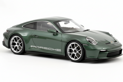 Porsche 911 S/T 2023 Malachite Green Metallic