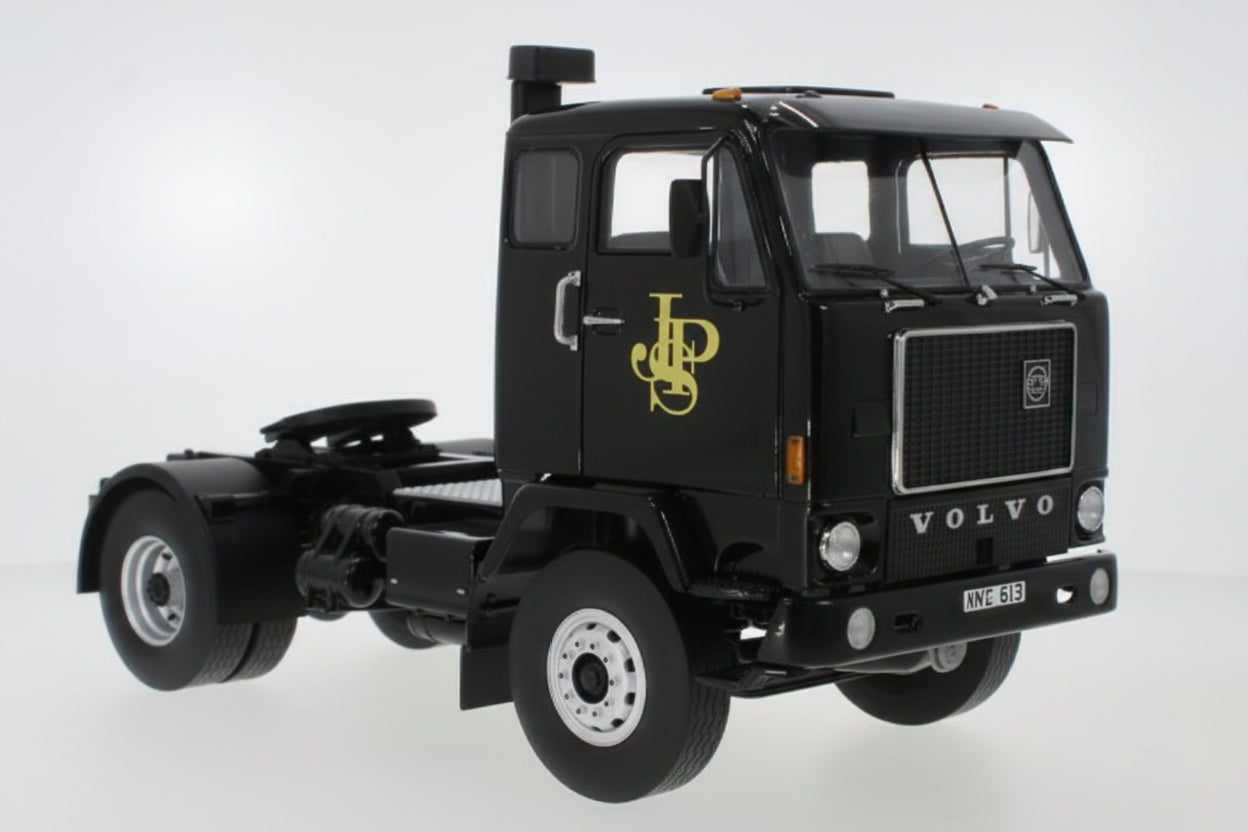 Volvo F88, schwarz, John Player Special, 1977