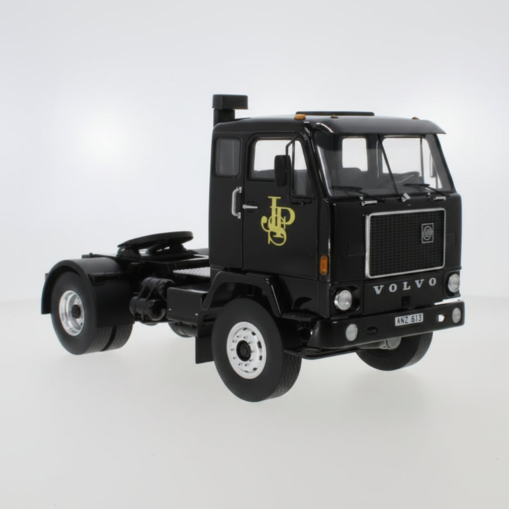 Volvo F88, schwarz, John Player Special, 1977