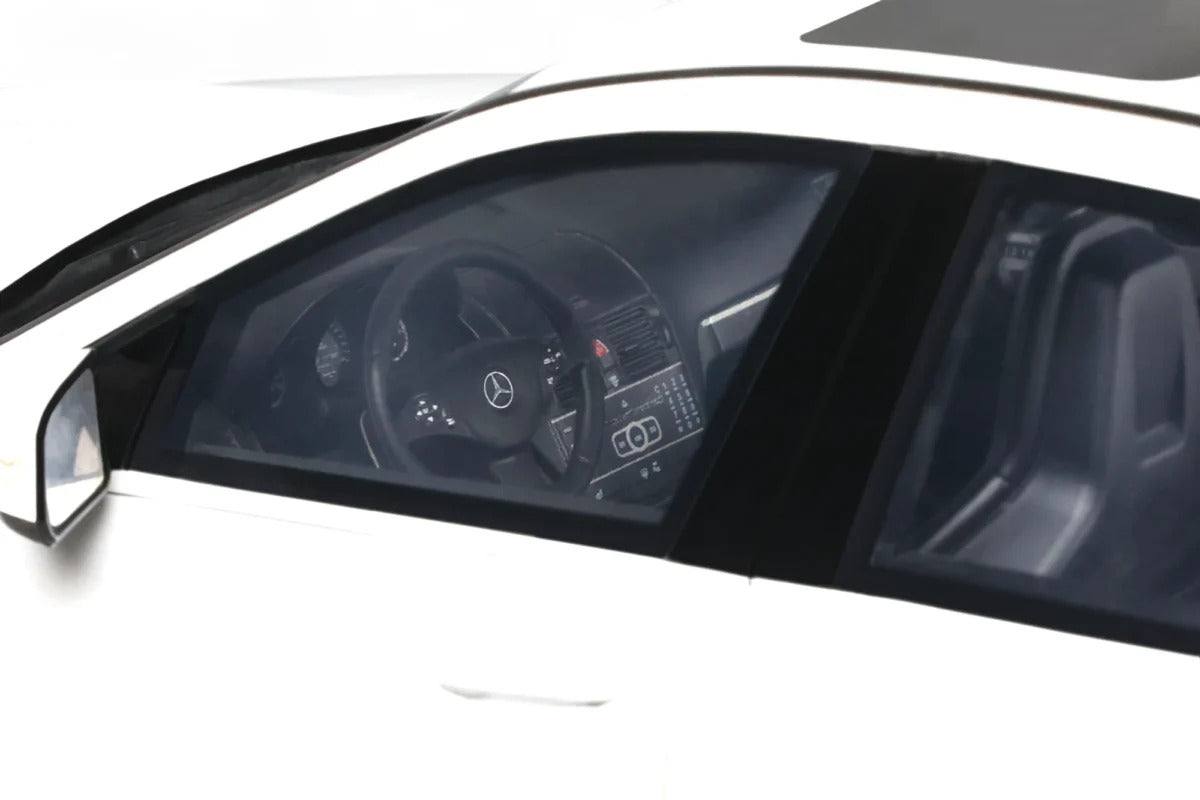 MERCEDES-BENZ C63 AMG DIAMOND WHITE 2007