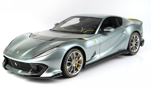 Ferrari 812 Competizione 2021 grigio COBURN con striscia orizzontale giallo FLY