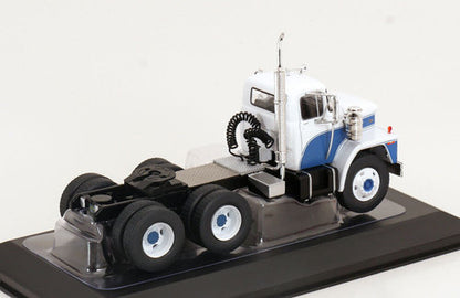 Dodge LCF CT900 towing vehicle 1960 white/blue