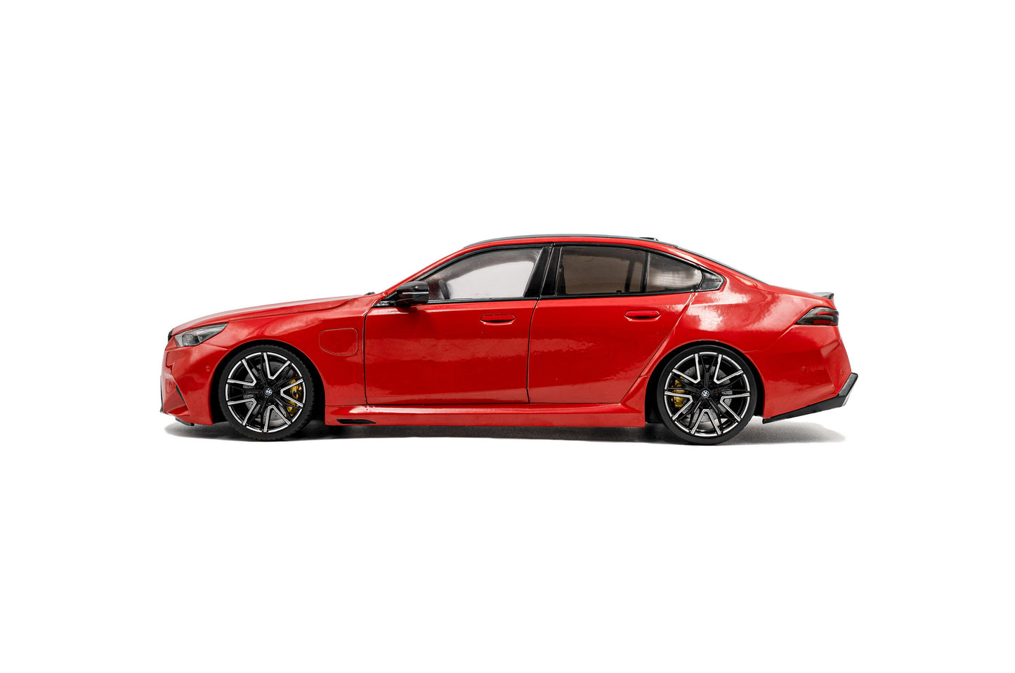 BMW - 5-SERIES M5 (G90) 2025 - RED