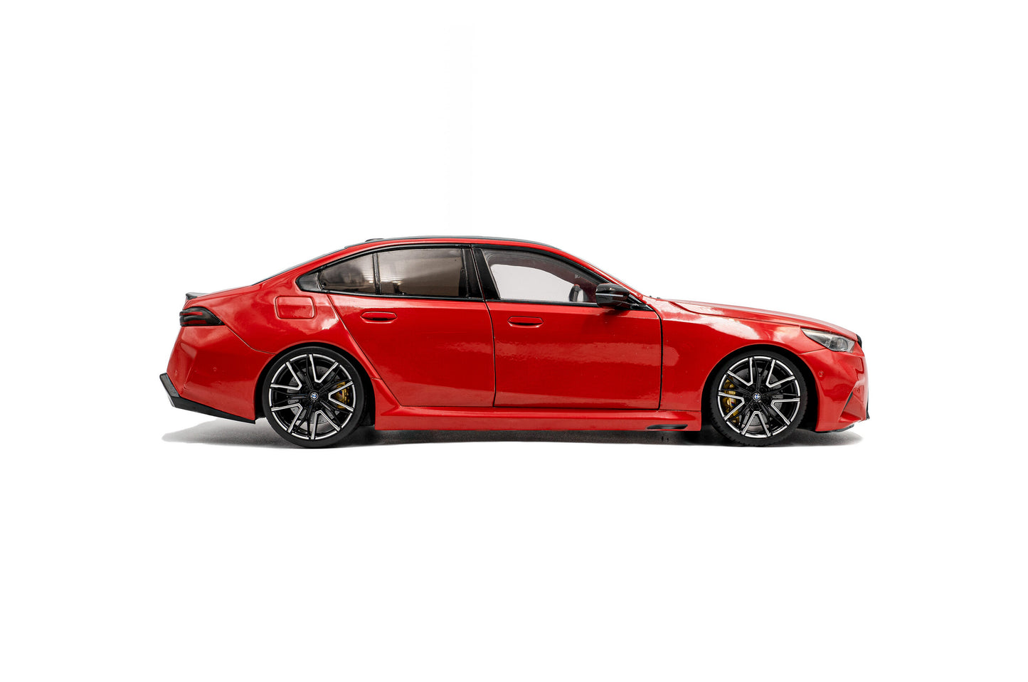 BMW - 5-SERIES M5 (G90) 2025 - RED
